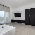 Anavi